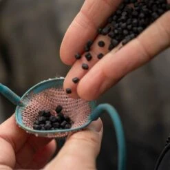 Fjuka 2in1 Micro Pellets Black -Vissen Winkel 1532192Fjuka 2in1 Micro Black 2